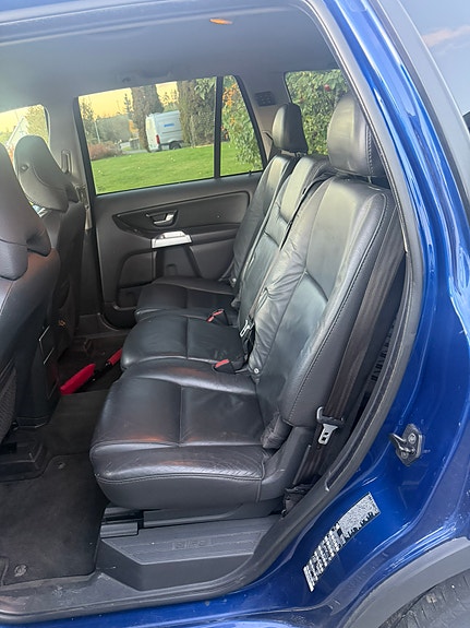 Volvo XC90 10 of 17