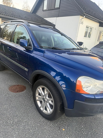 Volvo XC90 5 of 17