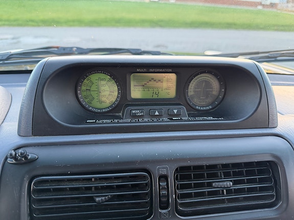 Toyota Land Cruiser 22 of 27