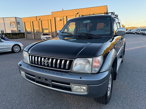 Toyota Land Cruiser 2 of 27