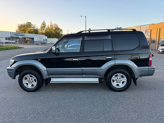 Toyota Land Cruiser 10 of 27