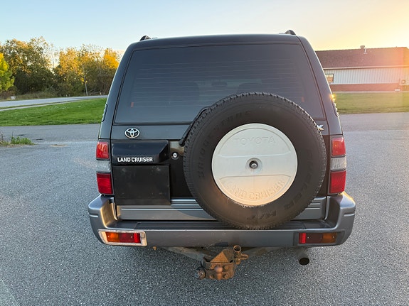 Toyota Land Cruiser 8 of 27