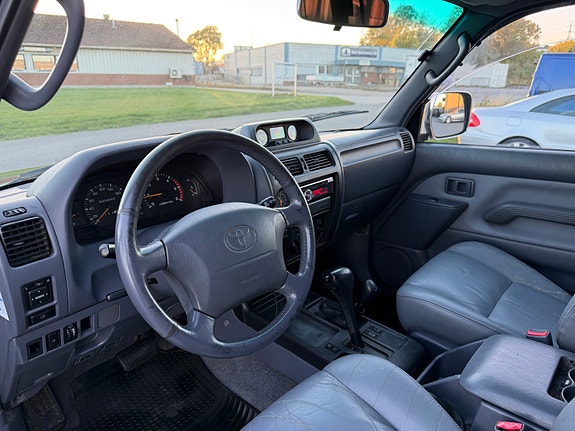 Toyota Land Cruiser 11 of 27