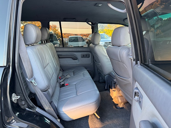Toyota Land Cruiser 19 of 27