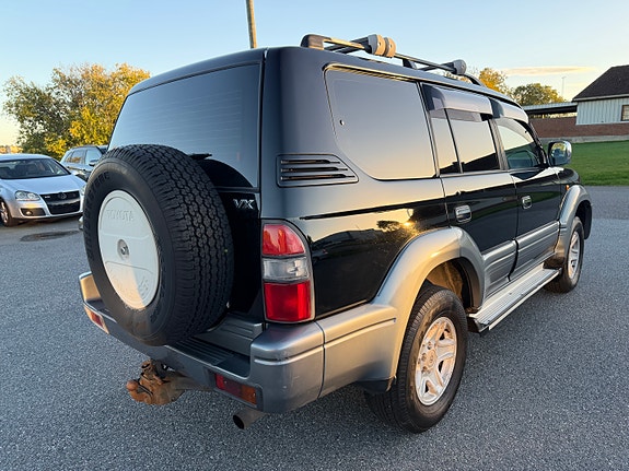 Toyota Land Cruiser 7 of 27
