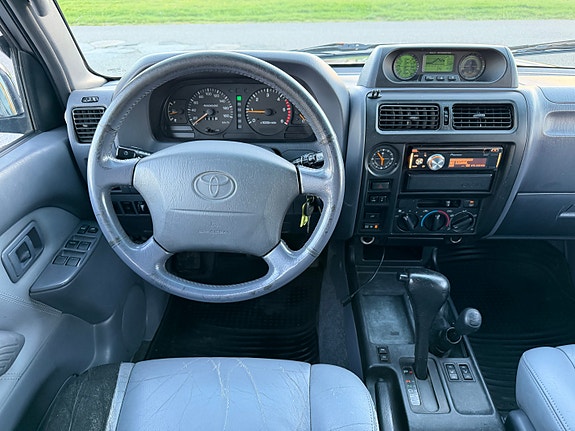 Toyota Land Cruiser 13 of 27