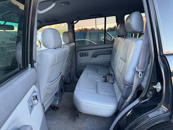 Toyota Land Cruiser 20 of 27