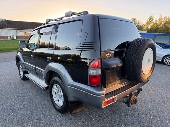 Toyota Land Cruiser 9 of 27