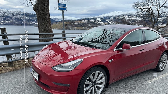 Tesla Model 3 4 of 5