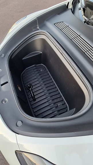 Tesla Model Y 21 of 27