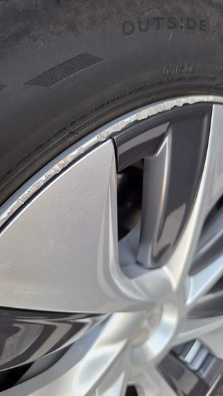 Tesla Model Y 22 of 27