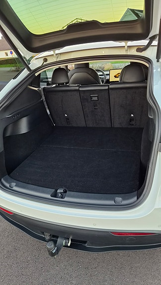 Tesla Model Y 18 of 27