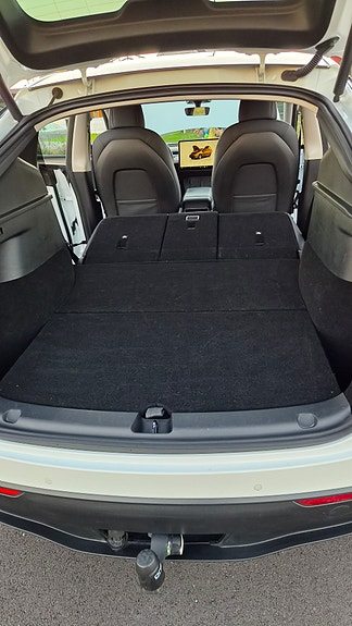 Tesla Model Y 19 of 27
