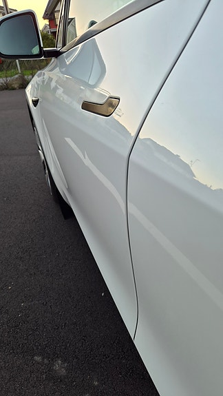Tesla Model Y 10 of 27