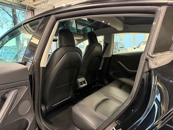 Tesla Model 3 12 of 30