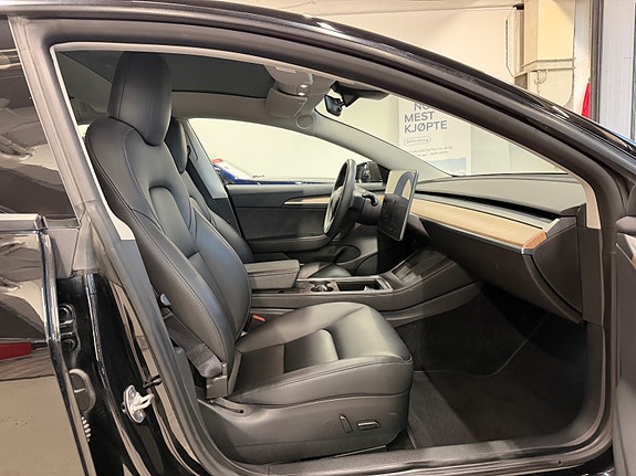 Tesla Model 3 17 of 30