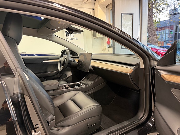 Tesla Model 3 16 of 30