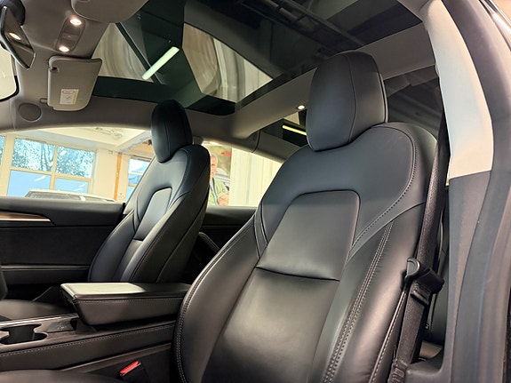 Tesla Model 3 11 of 30