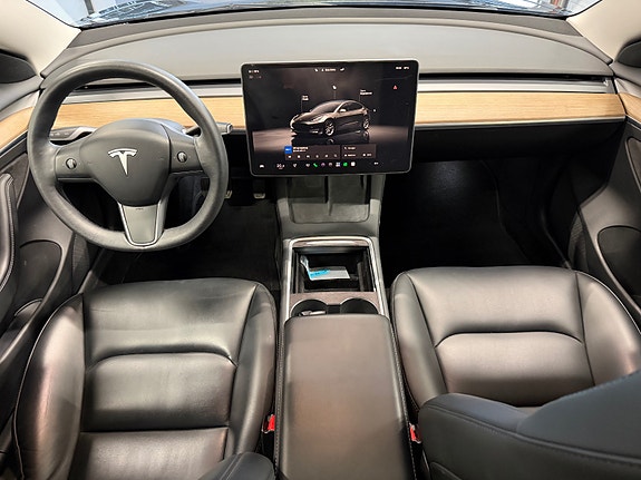 Tesla Model 3 18 of 30