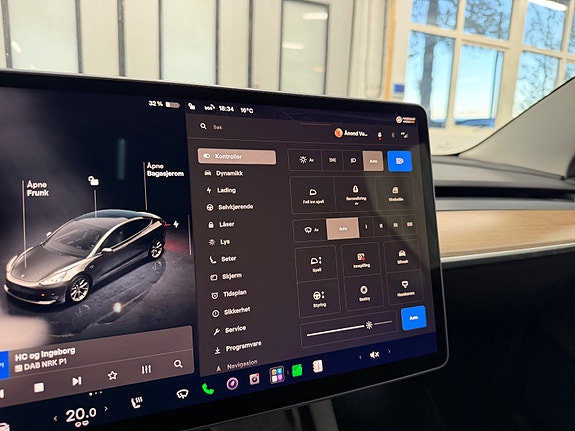 Tesla Model 3 24 of 30
