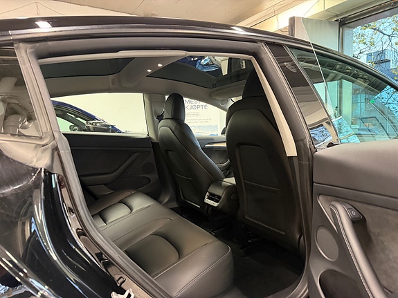Tesla Model 3 14 of 30