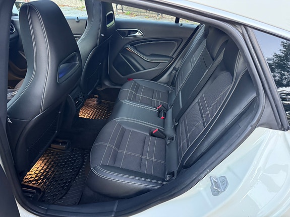 Mercedes-Benz CLA200 11 of 22