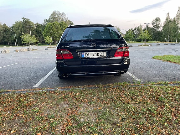 Mercedes-Benz E280 12 of 19