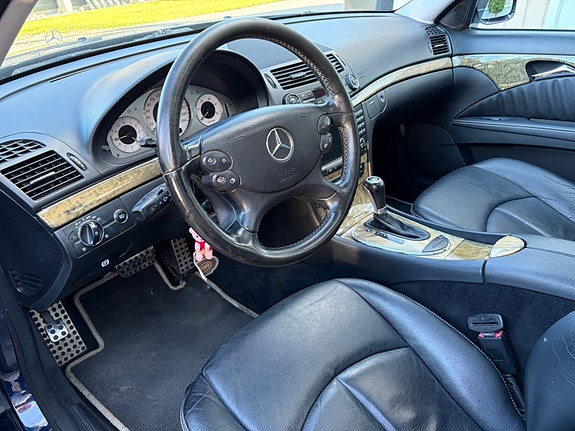 Mercedes-Benz E280 8 of 19