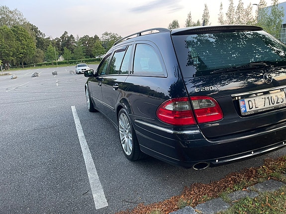 Mercedes-Benz E280 2 of 19