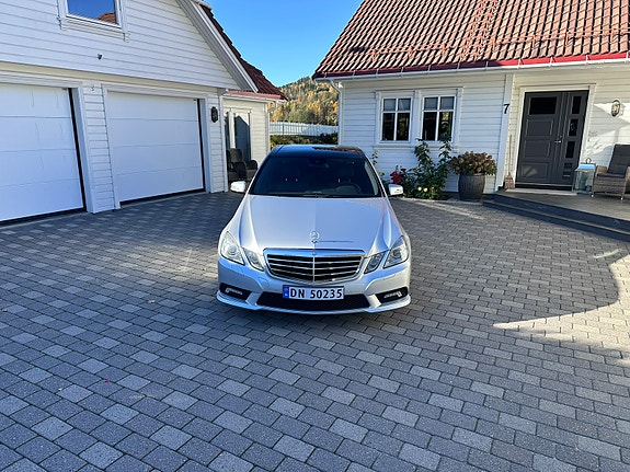 Mercedes-Benz E220 d 2 of 16