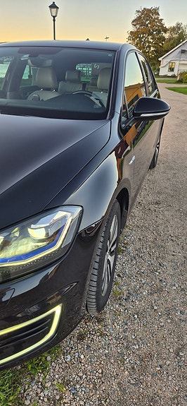 Volkswagen e-Golf VII 10 of 16
