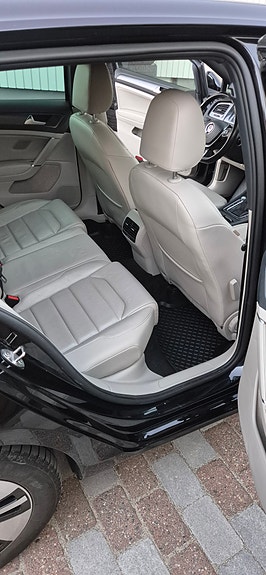 Volkswagen e-Golf VII 14 of 16