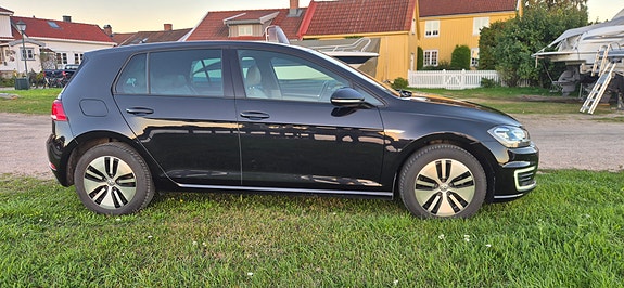 Volkswagen e-Golf VII 8 of 16