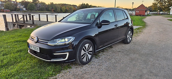 Volkswagen e-Golf VII 2 of 16