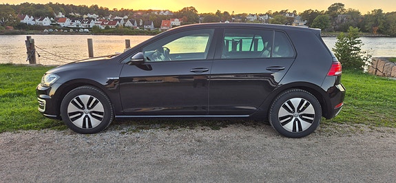 Volkswagen e-Golf VII 9 of 16
