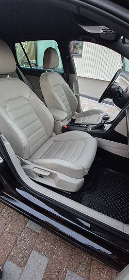 Volkswagen e-Golf VII 13 of 16