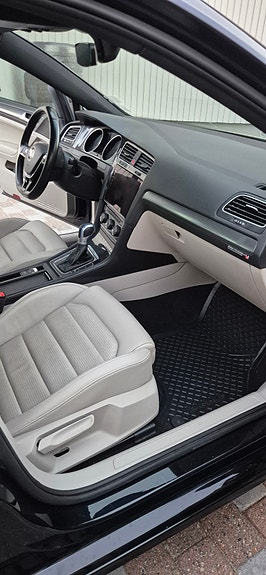 Volkswagen e-Golf VII 12 of 16