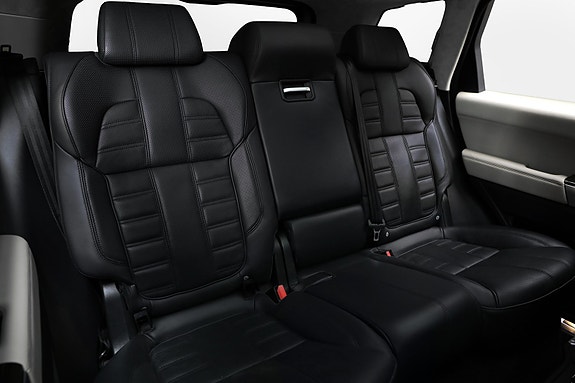 Land Rover Range Rover Sport 17 of 28