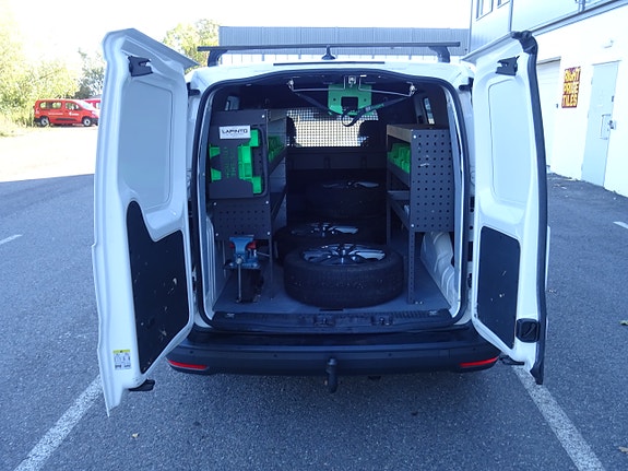 Volkswagen Caddy Maxi 19 of 30