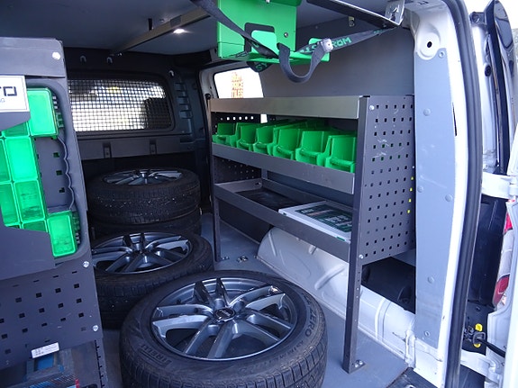 Volkswagen Caddy Maxi 28 of 30