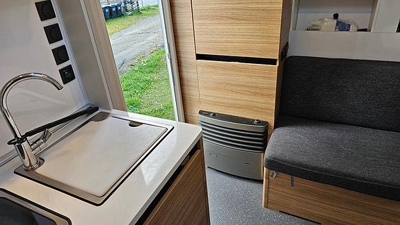 Adria Acitiv 391 PD 8 of 9