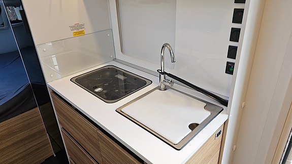 Adria Acitiv 391 PD 7 of 9