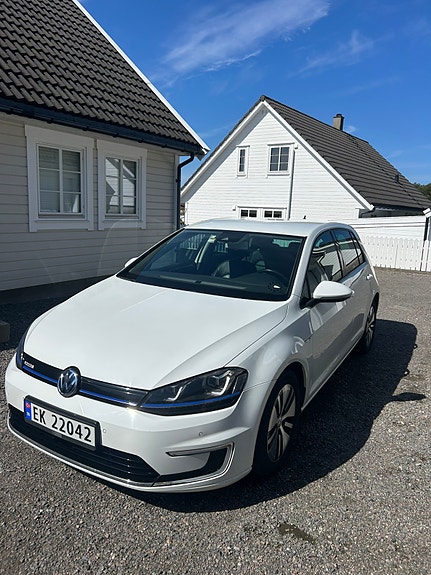 Volkswagen e-Golf VII 2 of 10