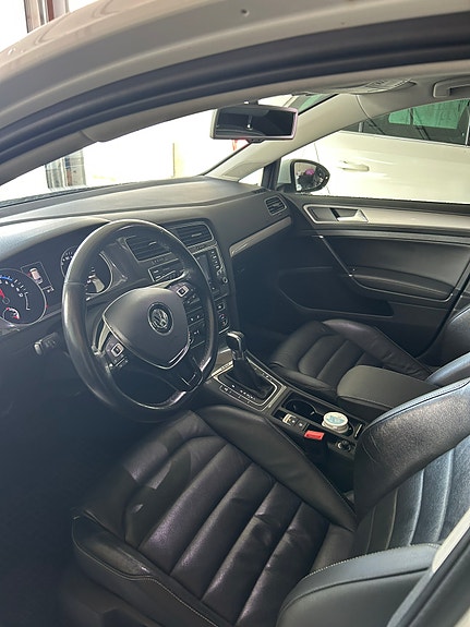 Volkswagen e-Golf VII 6 of 10