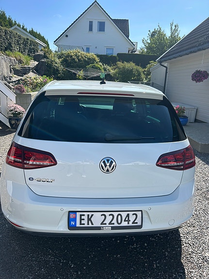 Volkswagen e-Golf VII 3 of 10