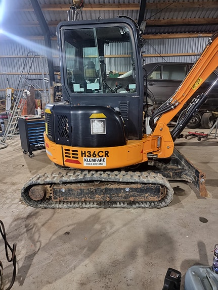 Hanix H36CR 11 of 12