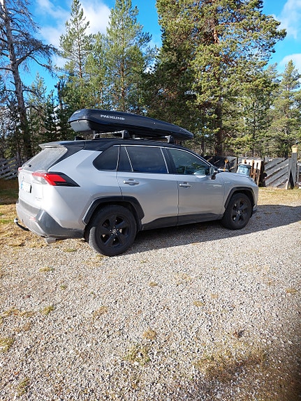 Toyota RAV4 2 of 8
