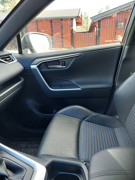 Toyota RAV4 7 of 8