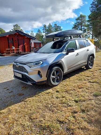 Toyota RAV4 4 of 8