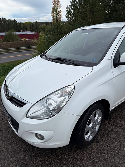 Hyundai i20 2 of 3